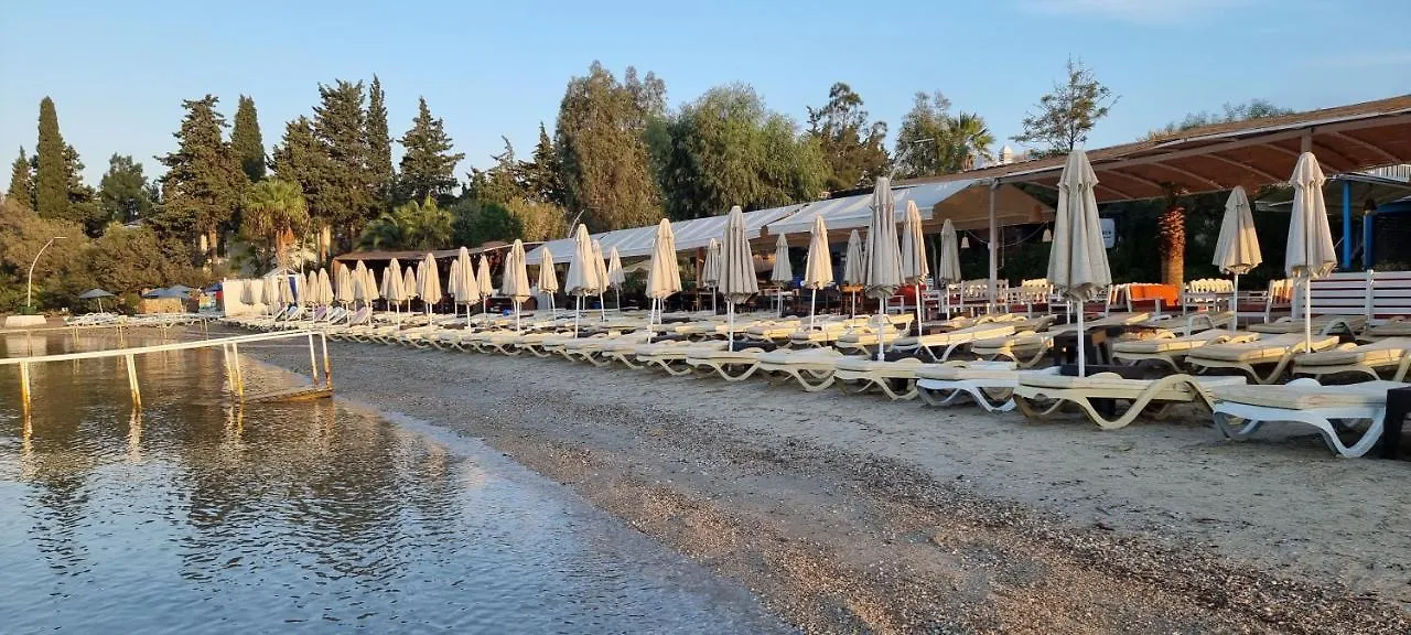 Manuela Boutique Hotel Битез 3*,
