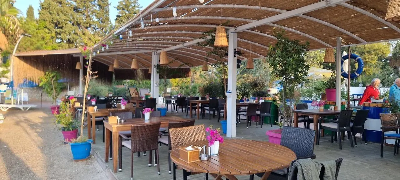 Manuela Boutique Hotel Битез