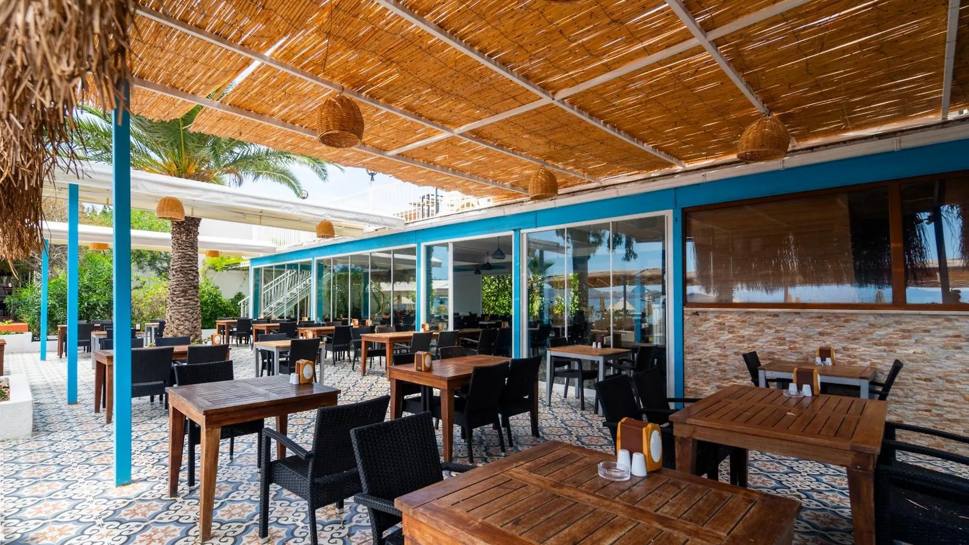 Manuela Boutique Hotel Битез