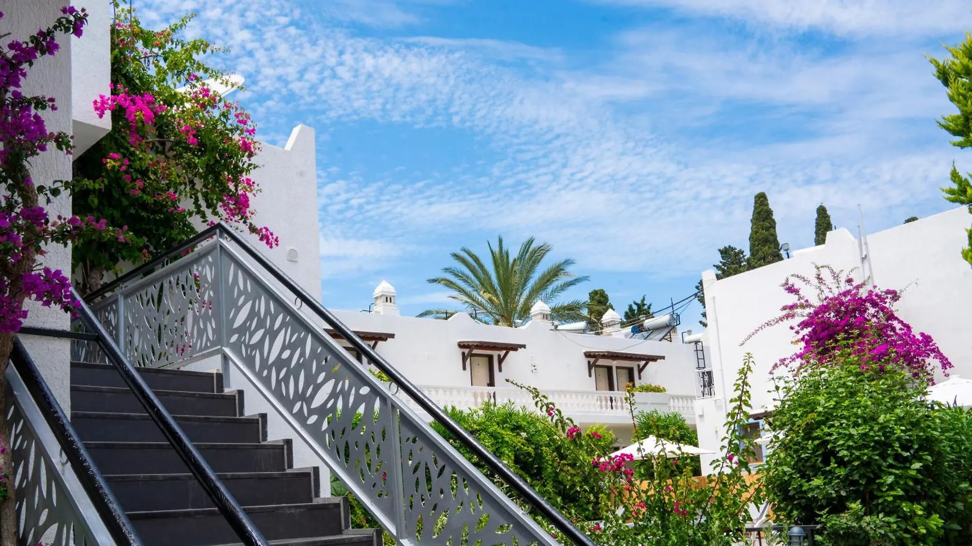 Manuela Boutique Hotel Битез