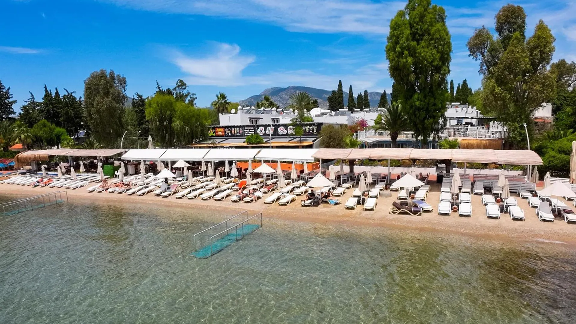 Manuela Boutique Hotel Битез
