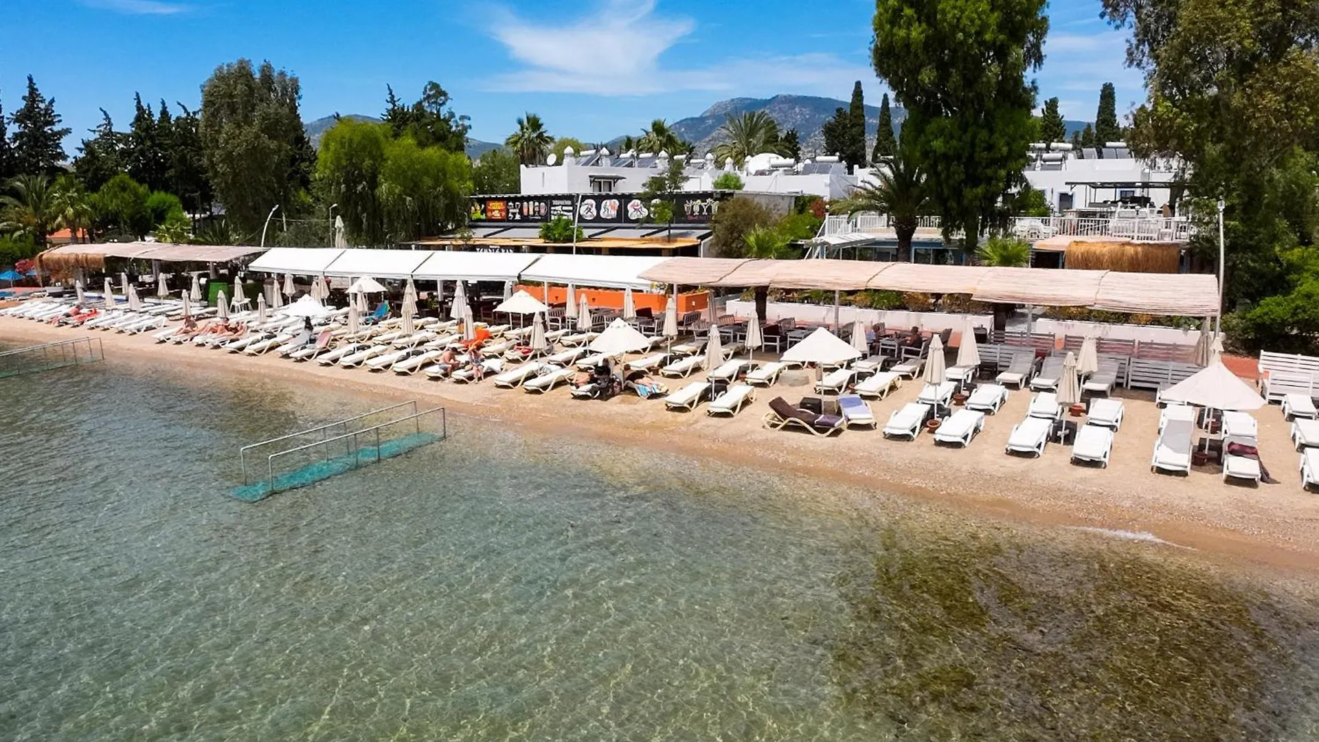 Manuela Boutique Hotel Битез