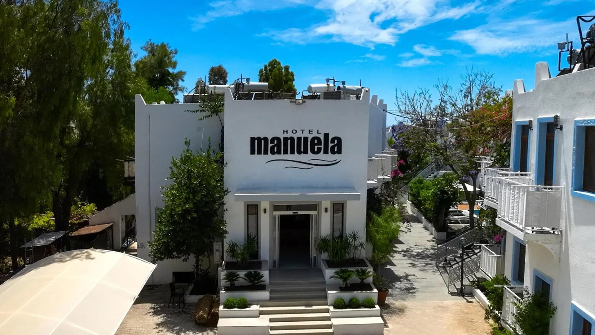 Manuela Boutique Hotel Битез
